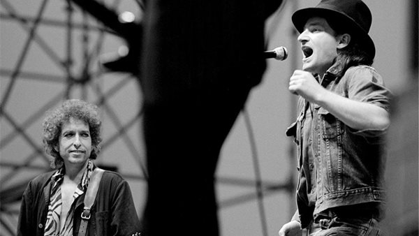#RockThisDay - 8 Ιουλίου: Ο Bob Dylan δίνει συνέντευξη στον Bono των U2