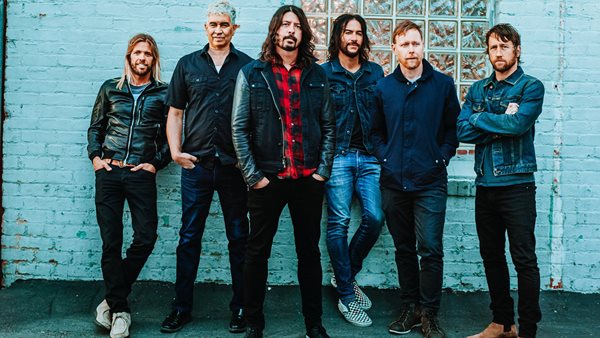 Το holiday cover των Foo Fighters στο κλασικό "Run Rudolph Run"
