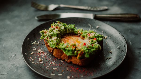 Τρεις (πολύ) συχνοί μύθοι γύρω από το βραδινό γεύμα