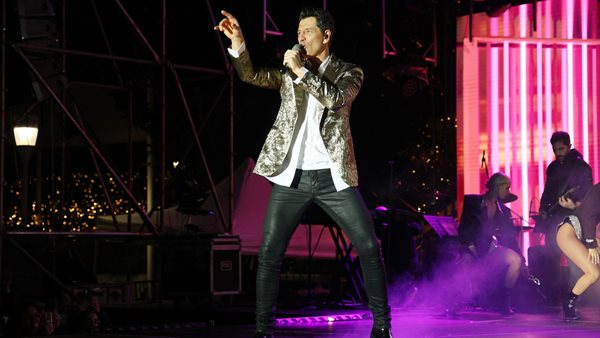 Ο κορυφαίος Έλληνας σταρ, Σάκης Ρουβάς, στο Cabaret Athens!