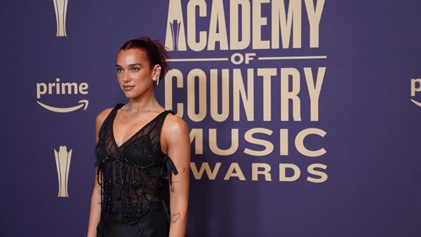 To "Training Season" της Dua Lipa ξεπέρασε τα 400 εκ streams