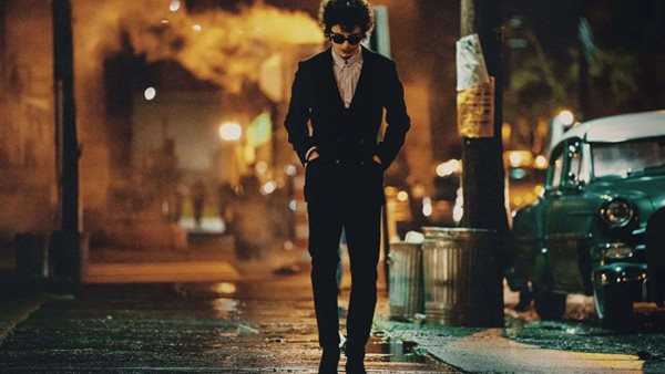 Ο Timothée Chalamet γίνεται Bob Dylan στο trailer του "Α Complete Unknown"
