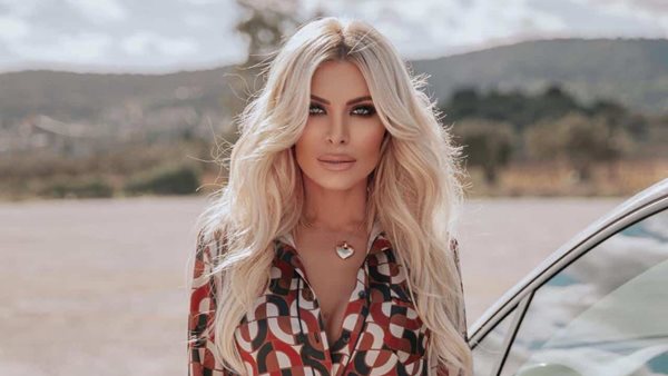 Κατερίνα Καινούργιου: "Θέλω έναν άντρα να μου κρατάει το χέρι και στο πεντικιούρ"