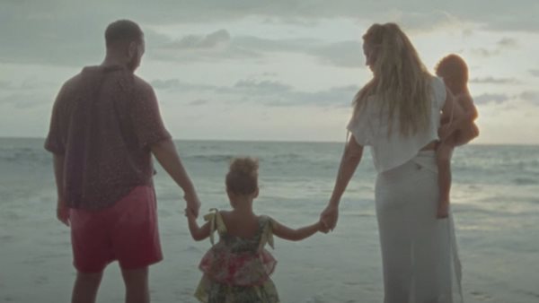 Chrissy Teigen - Η συγκλονιστική αποκάλυψη της αποβολής της