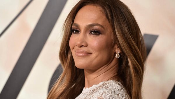 Η Jennifer Lopez ανακοίνωσε την πρεμιέρα του νέου της ντοκιμαντέρ στο Netflix