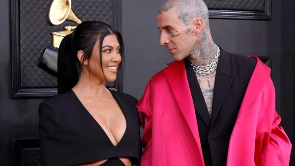 Kourtney Kardashian & Travis Barker παντρεύτηκαν απροειδοποίητα στο Las Vegas