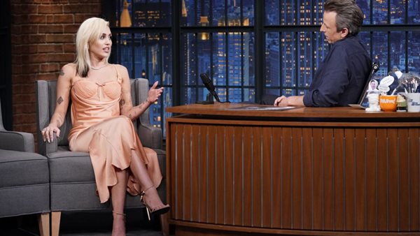 Η Miley Cyrus μιλά για την τρομακτική περιπέτεια όταν κεραυνός χτύπησε το αεροπλάνο με το οποίο ταξίδευε