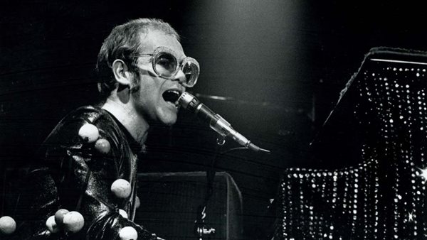 #RockThisDay - 19 Δεκεμβρίου: Ο Elton John σημειώνει την πρώτη του διεθνή επιτυχία με το "Your Song"