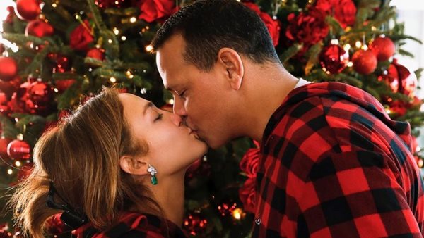 Χριστούγεννα 2019: Οι αναρτήσεις των αγαπημένων μας stars