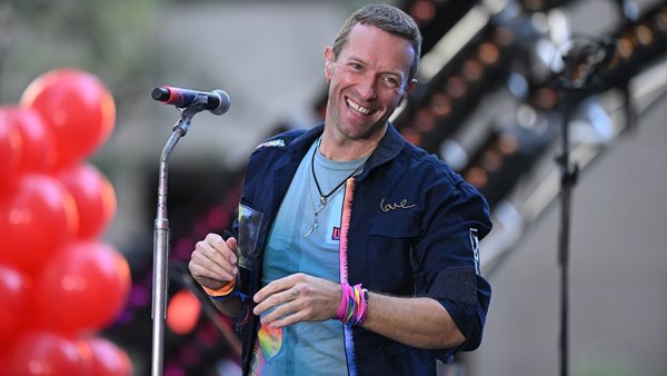 O Chris Martin στην Ινδία, εκφράζει την ευγνωμοσύνη του.