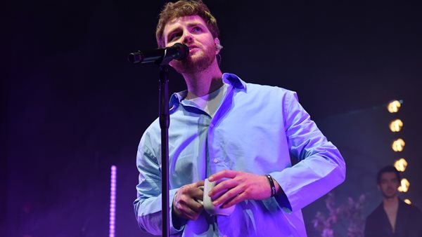 Aν χρειάζεστε μια δόση ρομαντισμού, ο Alex Warren είναι εδώ!