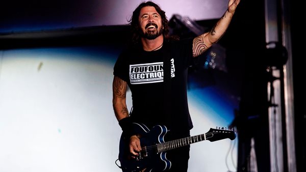 Dave Grohl - Προτείνει albums για τους μαθητές σε κατ'οίκον εκπαίδευση
