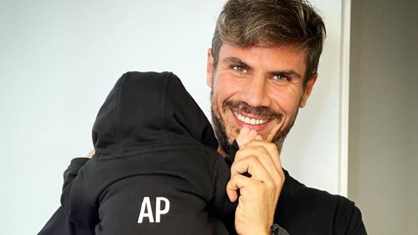 Ξανά μπαμπάς ο Άκης Πετρετζίκης