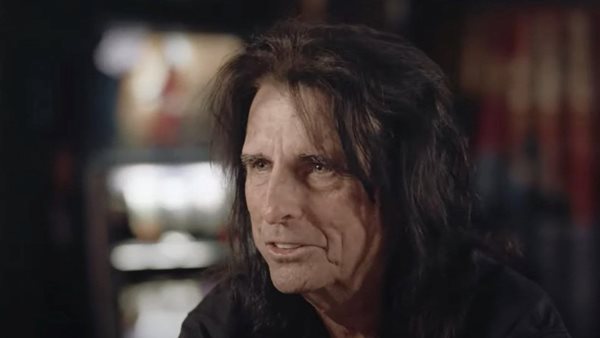 Ο μοναδικός ρόκερ που φωνάζει τον Alice Cooper με το πραγματικό του όνομα