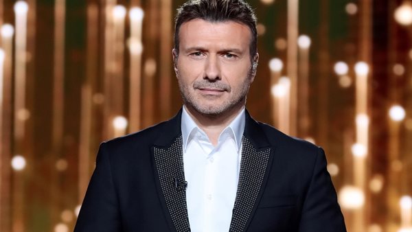 Ο Γιάννης Πλούταρχος με τη σύζυγο και τις κόρες του σε σπάνια καθημερινά στιγμιότυπα