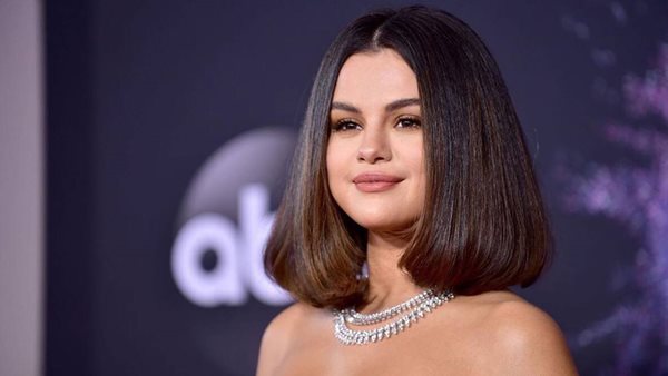 Η Selena Gomez.. "λέρωσε" το παντελόνι της πριν από συναυλία του Ed Sheeran