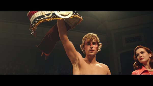 Ο Justin Bieber διασκεδάζει στα social με το καινούριο του single "Anyone"