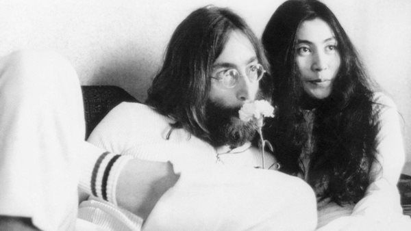 Όταν ο John Lennon γνώρισε τη Yoko Ono
