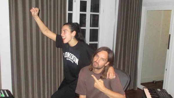 Ακούστε απόσπασμα από το νέο κομμάτι της Dua Lipa!