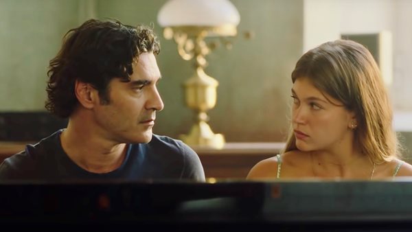 Το Netflix καλεί τον Χριστόφορο Παπακαλιάτη;