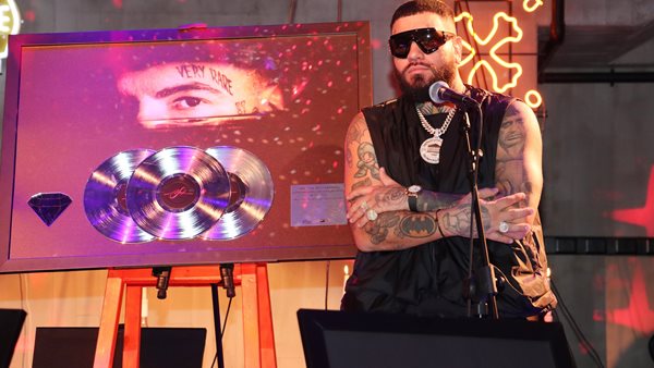 Διαμαντένιος δίσκος για τον Snik. Με Marseaux και Marigona.