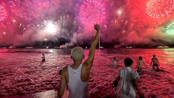 Καλή χρονιά! Με υγεία, αγάπη, ευτυχία και όμορφες στιγμές!