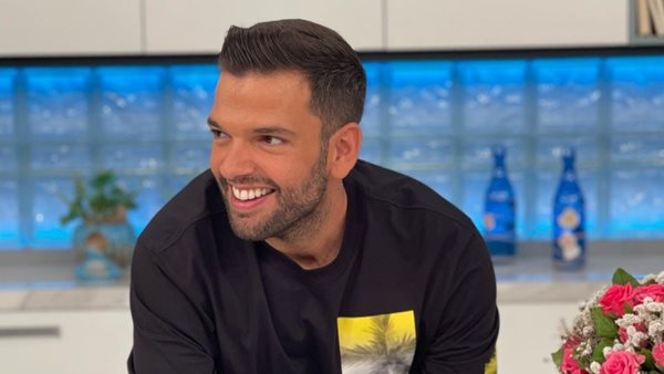 Ο Πέτρος Συρίγος σε χαλαρές στιγμές με τη μικρή Βαλέρια