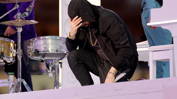 Η Britney Spears ξετρελάθηκε με την εμφάνιση του Eminem στο Super Bowl Halftime Show