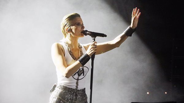 Κατερίνα Λιόλιου αφοπλιστική στο κατάμεστο Βεάκειο Θέατρο