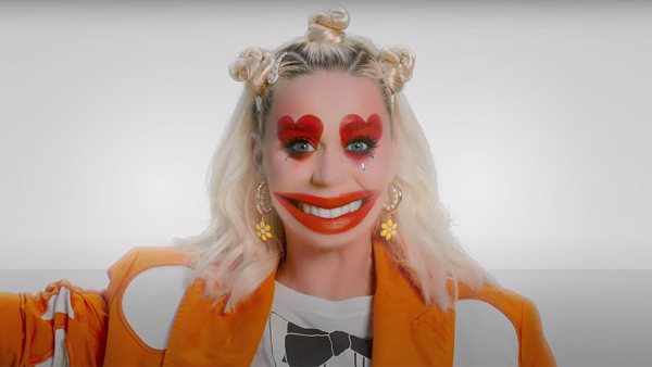 New Video Releases - Katy Perry & Selena Gomez σε νέα βιντεοκλίπ