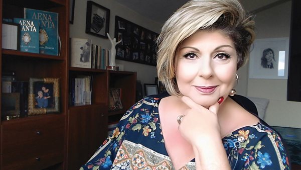 Λένα Μαντά: "Κανένας συγγραφέας δεν είναι ικανοποιημένος όταν το βιβλίο του μεταφέρεται στην οθόνη"