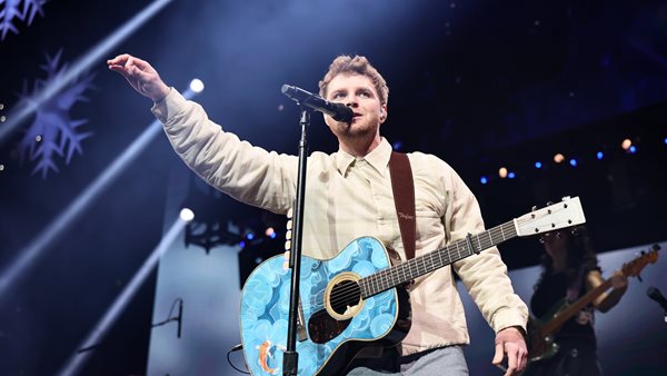 "Ordinary" το μεγαλύτερο τραγούδι του 2025 στο Ην. Βασίλειο!