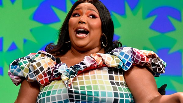 "About Damn Time" - Η Lizzo μόλις έδωσε το απόλυτο pick me up τραγούδι του καλοκαιριού