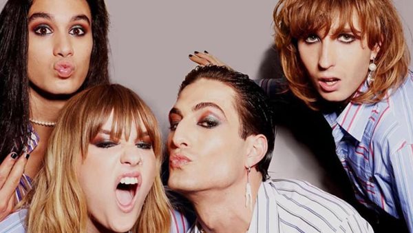 "MAMMAMIA" - Ο Damiano David είναι ο αλαζονικός frontman στο νέο music video των Måneskin