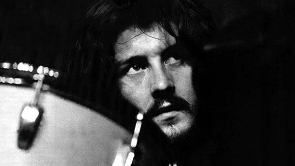 Ο Lars Ulrich απαντά στ δίλημμα John Bonham VS Neil Peart