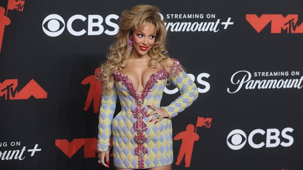 Doja Cat στα VMAs: live που σπάει κόκκαλα.