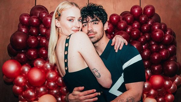 Sophie Turner & Joe Jonas σε βόλτα με τη μικρή Willa