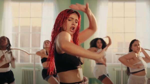 "Chicken Teriyaki" - Το νέο καυτό τραγούδι της Rosalía