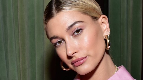 Hailey Bieber - Αποκαλύπτει για πρώτη φορά γιατί εγκατέλειψε τις πασαρέλες