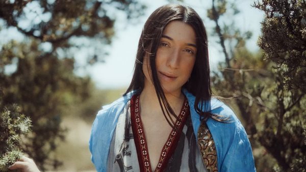 Κατερίνα Κακοσαίου - Κάνει το δισκογραφικό της ντεμπούτο με το τραγούδι "Πόσο Θέλω"