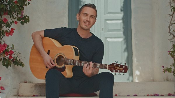 Μιχάλης Χατζηγιάννης - 1.000.000 streams για το "Χορεύω"