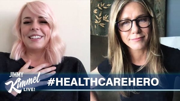 Jennifer Aniston: Συνομιλεί με νοσοκόμα που διαγνώστηκε με Covid-19