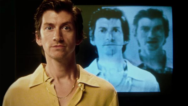 Οι Arctic Monkeys παρουσιάζουν το νέο τους, δεύτερο single "Body Paint"