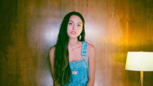Olivia Rodrigo - Παρουσίασε το unreleased "happier" στο "Driving Home 2 U (A Sour Film)"