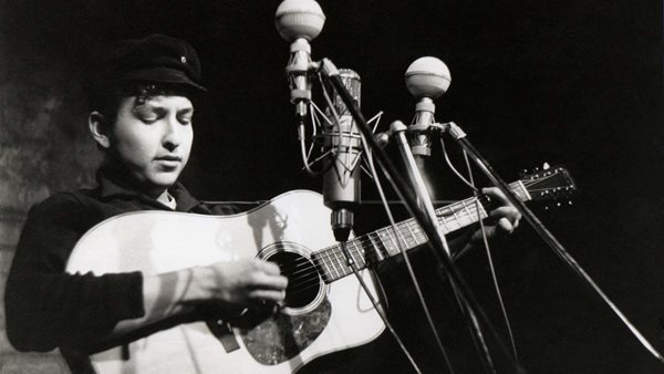 Όταν ο Bob Dylan έκανε την πρώτη του μεγάλη συναυλία στη Νέα Υόρκη