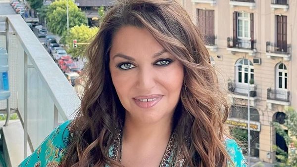 Η Καίτη Γαρμπή έγινε πασχαλινή λαμπάδα
