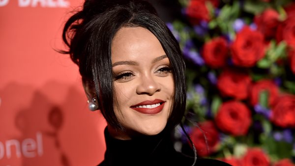 Rihanna: Γιατί όλοι πίστεψαν πως είναι έγκυος;