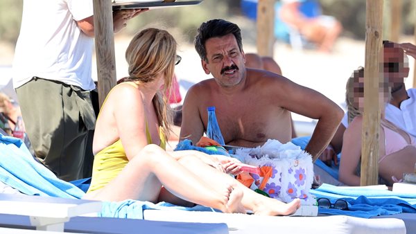 Μύκονος: Τόνι Σφήνος-Ιωάννα Γραμματικού με τα παιδιά τους