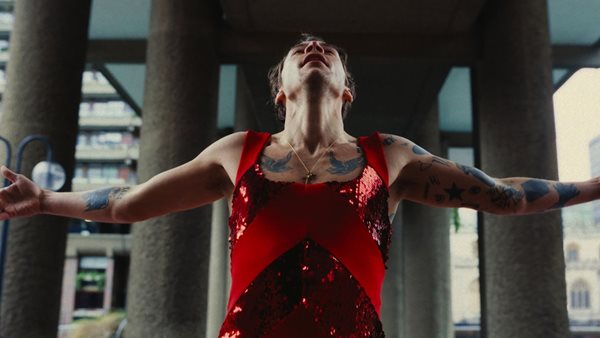 O Harry Styles κλείνει σήμερα τα 30! Χρόνια πολλά!