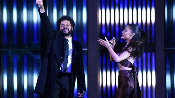 The Weeknd & Ariana Grande - Το live performance του "Save Your Tears"